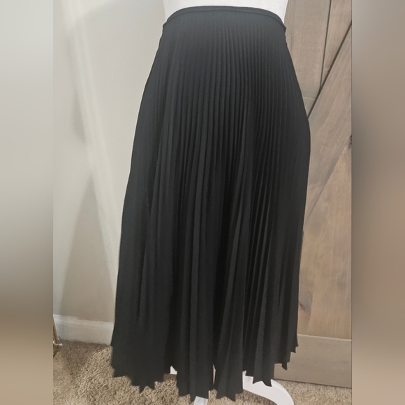 MIU MIU Black Plisse Pleated Crepe Midi. Size XS - Picture 9 of 14